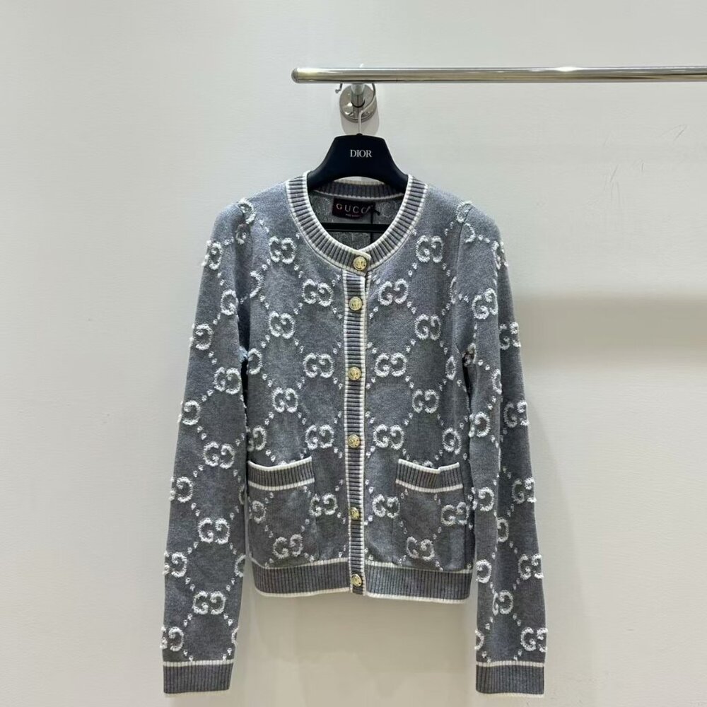 Gucci 2024 GG wool monogram bouclé jacquard cardigan in Grey and Ivory size L